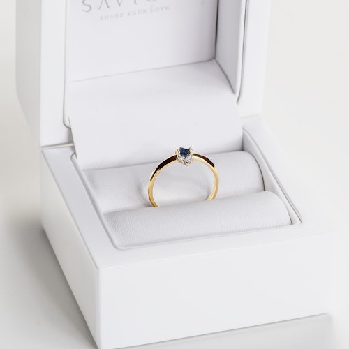 Pierścionek zaręczynowy SAVICKI: dwukolorowe złoto, niebieski szafir, diamenty